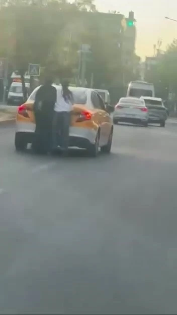 Diyarbakır&rsquo;da patenli gen&ccedil;lerin tehlikeli yolculuğu
