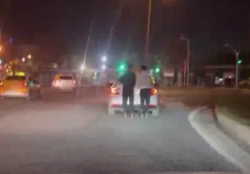 Diyarbakır&rsquo;da patenli gen&ccedil;lerin tehlikeli yolculuğu
