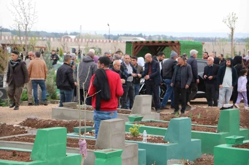Diyarbakır’da Ramazan Bayramında mezarlıklar doldu taştı
