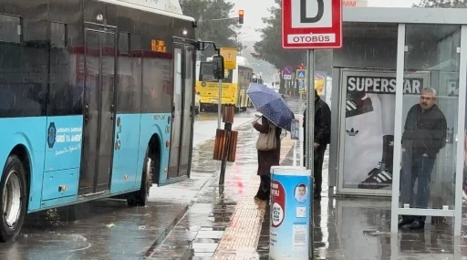 Diyarbakır&rsquo;da sağanak yağış hayatı olumsuz etkiledi
