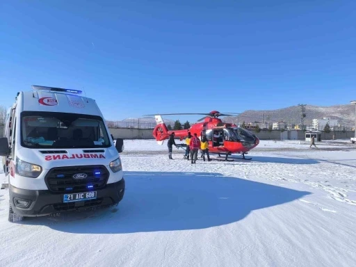 Diyarbakır&rsquo;da sağlık ekipleri kar ve tipi demeden zamanla yarıştı
