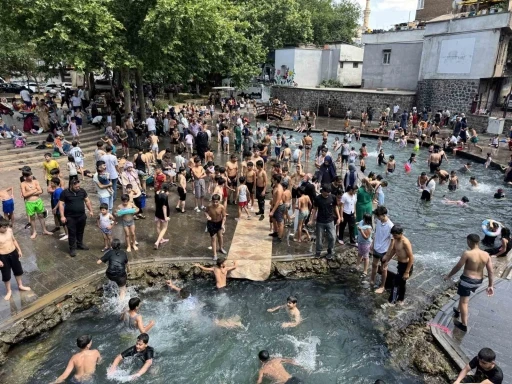 Diyarbakır&rsquo;da sıcağı g&ouml;ren &ccedil;ocuklar Anzele&rsquo;ye koştu
