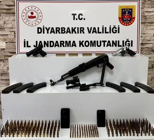 Diyarbakır&rsquo;da silah ka&ccedil;ak&ccedil;ılığı operasyonu
