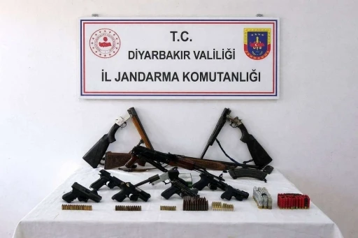 Diyarbakır&rsquo;da silah ka&ccedil;ak&ccedil;ılığı operasyonu
