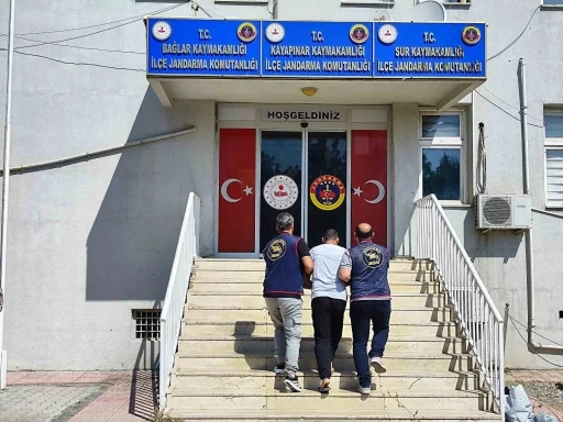 Diyarbakır’da toplam 45 yıl hapis cezası bulunan 2 zanlı yakalandı
