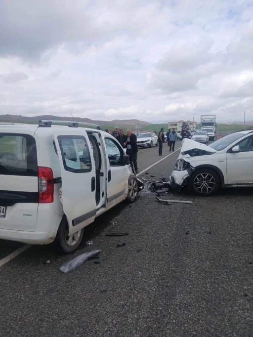 Diyarbakır&rsquo;da trafik kazası: 6 yaralı
