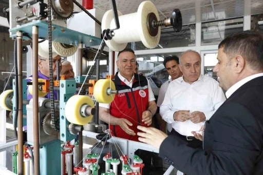 Diyarbakır&rsquo;da uygulamalı ipek b&ouml;cek&ccedil;iliği eğitimi sertifika taktim t&ouml;reni d&uuml;zenlendi

