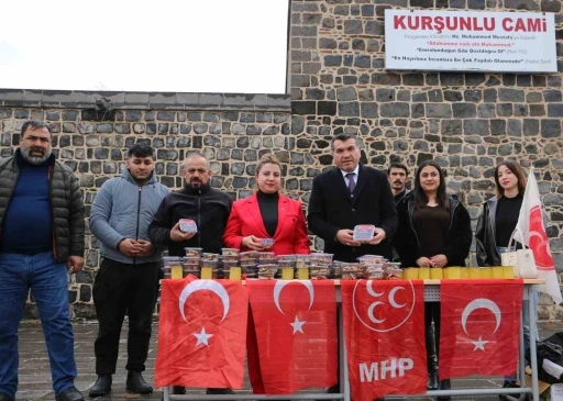 Diyarbakır&rsquo;da vatandaşlardan Devlet Bah&ccedil;eli&rsquo;ye &rsquo;s&uuml;re&ccedil;&rsquo; teşekk&uuml;r&uuml;
