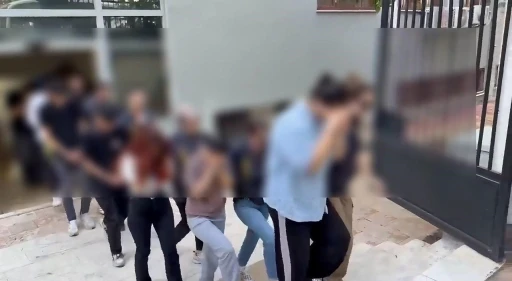 Diyarbakır&rsquo;da yasa dışı bahis operasyonu: 6 milyarlık işlem hacmi tespit edildi, 24 kişi tutuklandı
