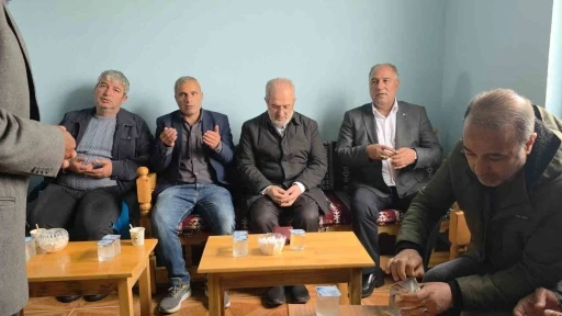 Diyarbakır&rsquo;da yıldırım &ccedil;arpması sonucu &ouml;len &ccedil;ocukların aileleri taziyeleri kabul ediyor
