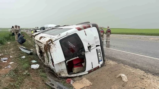 Diyarbakır’da yolcu minibüsü devrildi: 9 yaralı
