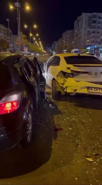 Diyarbakır&rsquo;da zincirleme trafik kazası: 3 yaralı
