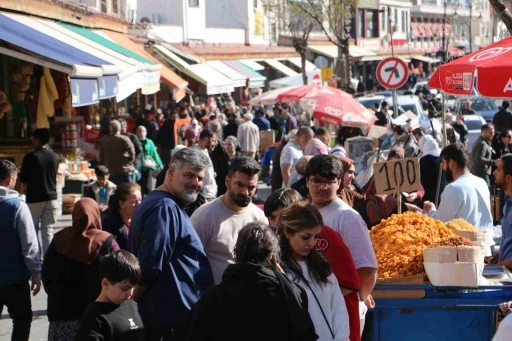Diyarbakır’ın tarihi ilçesinde Ramazan Bayramı hareketliliği
