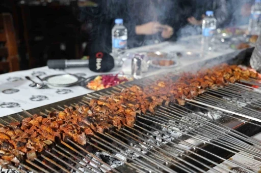 Diyarbakır&rsquo;ın tescilli ciğer kebabı Ramazanda da iftar ve sahurda t&uuml;ketiliyor
