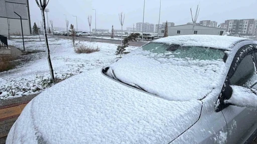 Diyarbakır&rsquo;ın y&uuml;ksek kesimlerinde kar yağışı
