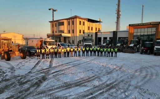 Diyarbakır Organize Sanayi B&ouml;lgesinde karla m&uuml;cadele i&ccedil;in tedbirler alındı
