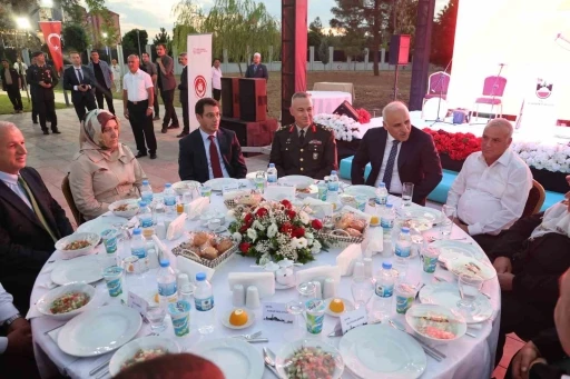 Diyarbakır Valisi Zorluoğlu, şehit yakınları ve gazilerle bir araya geldi

