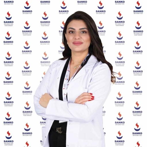 Diyetisyen Zelal &Uuml;rek: "Sağlıklı beslenmenin ilk adımı, ne yediğimizi değil, neden yediğimizi de anlamaktır"
