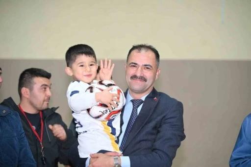 DMD hastası Rahmi Kerem i&ccedil;in d&uuml;zenlenen futsal turnuvası başladı
