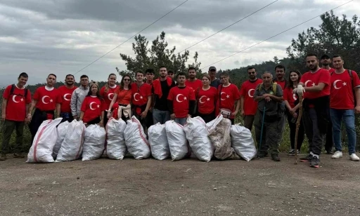 Doğa i&ccedil;in y&uuml;r&uuml;yen gen&ccedil;ler 40 &ccedil;uval &ccedil;&ouml;p topladı
