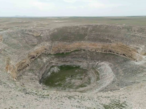 Doğa tutkunlarının ilgiyle ziyaret ettiği göller bir bir kuruyor
