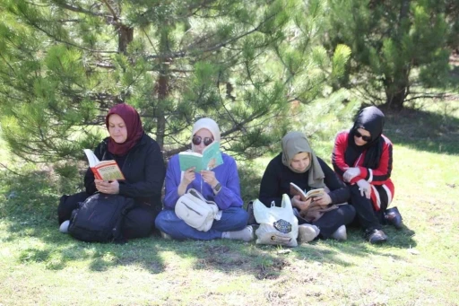 Doğada okuma etkinliği
