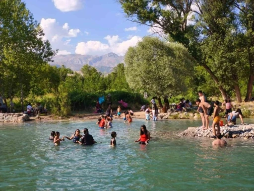 Doğanın i&ccedil;inde &uuml;cretsiz tatil: Tağar &Ccedil;ayı &uuml;nl&uuml; tatil beldelerini aratmıyor
