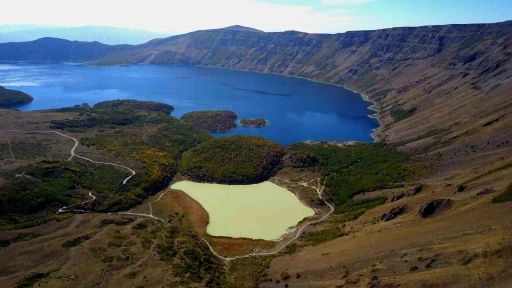Doğanın saklı harikası Nemrut Krateri ziyaretçilerini mest ediyor
