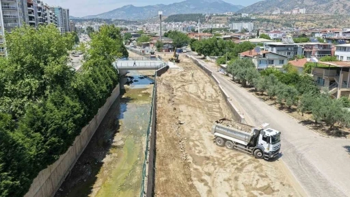 Doğu Aydın Bulvarı ve Tabakhane Deresi K&ouml;pr&uuml;s&uuml; projesinde &ccedil;alışmalar s&uuml;r&uuml;yor
