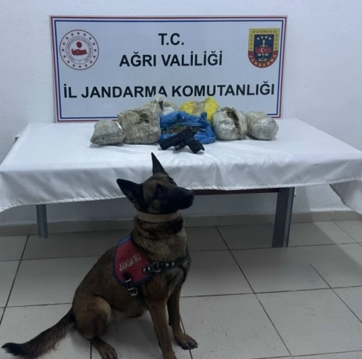 Doğubayazıt&rsquo;ta 4 kilo 198 gram kubar esrar ele ge&ccedil;irildi
