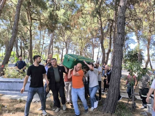 Doğum esnasında genç kadın vefat etti, evladı yaşama tutundu

