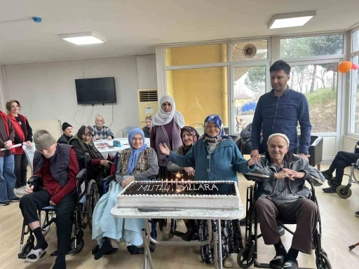 Doğum g&uuml;nlerini birlikte kutladılar
