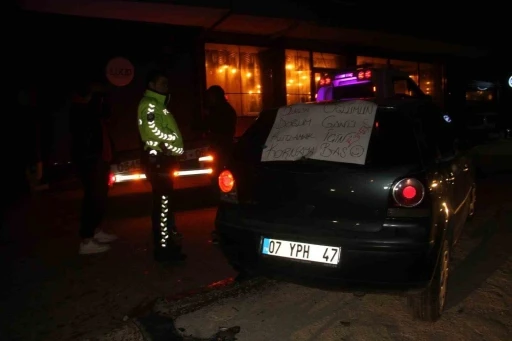 Doğum g&uuml;n&uuml; kutlaması yolunda kaza: 4 yaralı
