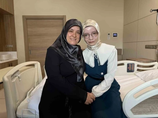 Doğuştan mimiklerini kullanamıyordu, 23 yıl sonra ilk kez gülümsedi: &quot;Ülkemizde bir ilk olma özelliği taşıyor&quot;
