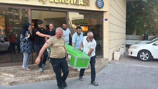 Doktor kaldığı misafirhanede &ouml;l&uuml; bulundu
