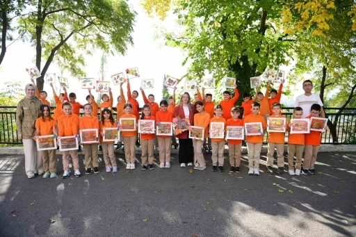 Dökülen yapraklar, sanata dönüştü
