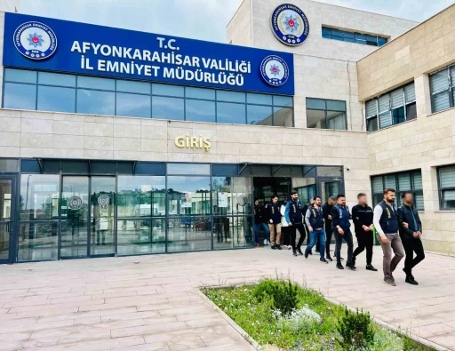 Dolandırıcılara yönelik operasyonda 12 kişi tutuklandı

