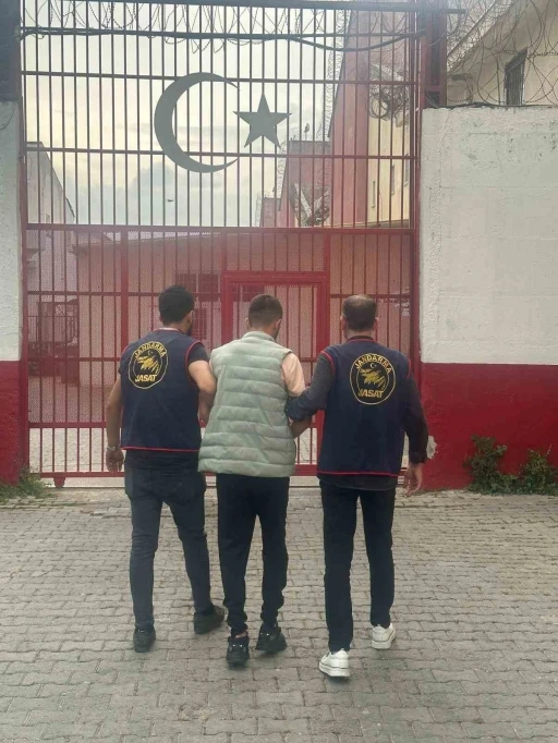 Dolandırıcılık suçundan aranan şahıs Efeler’de yakalandı

