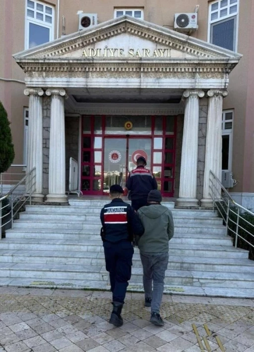 Dolandırıcılık su&ccedil;undan aranıyordu, Didim&rsquo;de yakalandı
