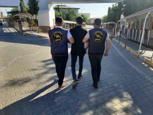 Dolandırıcılık ve uyuşturucu suçlarından cezası bulunan şahıs yakalandı
