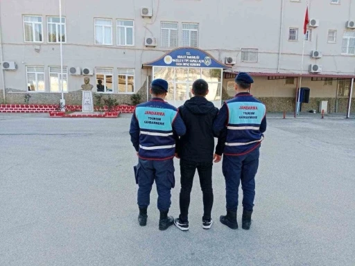 Dolandırıcılıktan aranan şahıs yakalandı