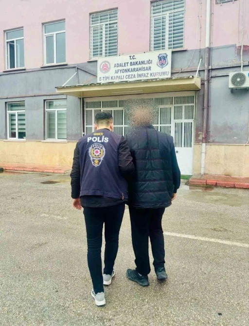 Dolandırıcılıktan aranan şahıs yakalandı
