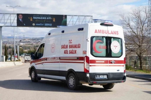 Dolmuşta tartıştığı genci bı&ccedil;akla yaralayan kadın g&ouml;zaltına alındı
