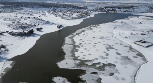 Donan Emre G&ouml;l&uuml; g&ouml;r&uuml;nt&uuml;s&uuml;yle kartpostalları aratmadı
