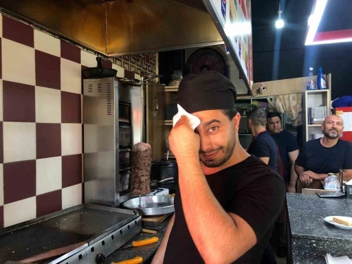 Döner ustalarının iki sıcak arasındaki zorlu mücadelesi
