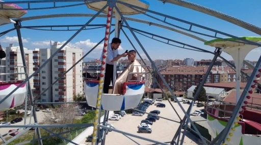 D&ouml;nme dolabın zirvesinde macera dolu sa&ccedil; kesimi
