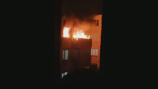 Dördüncü katta yanarak can verdiler
