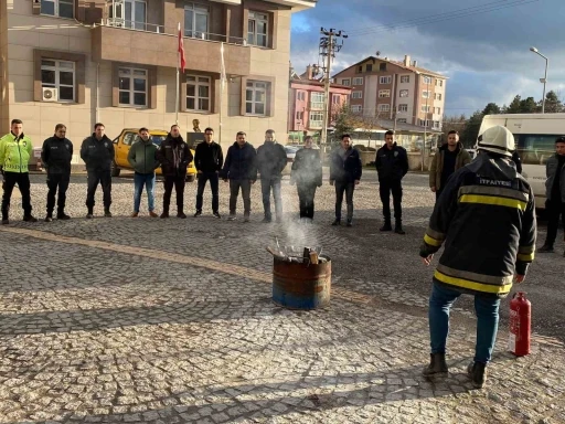 D&ouml;rtdivan il&ccedil;esinde polis ekiplerine yangın eğitimi verildi
