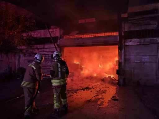 D&ouml;rtyol&rsquo;da iş yeri alevlere teslim oldu
