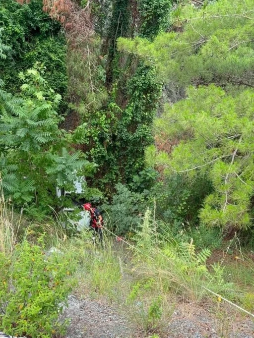 D&ouml;rtyol&rsquo;da u&ccedil;urumdan u&ccedil;an otomobilin s&uuml;r&uuml;c&uuml;s&uuml; yaralandı

